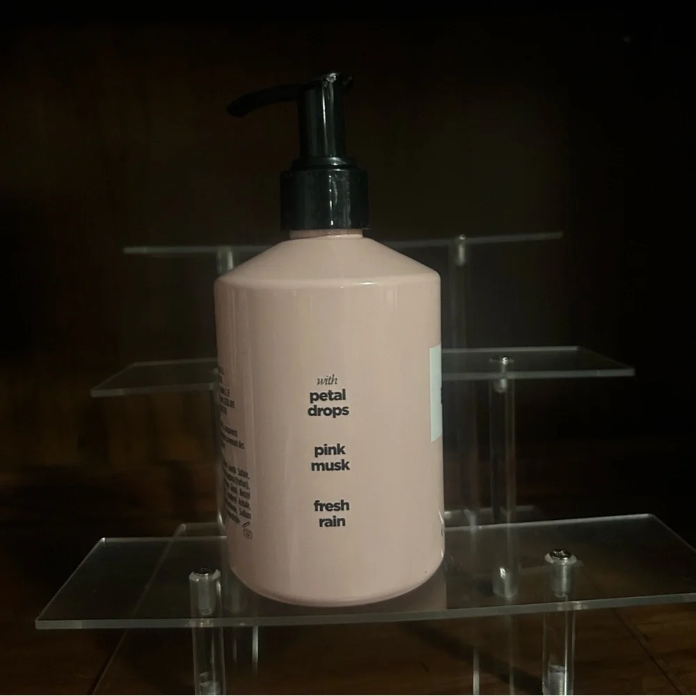 Victoria's Secret Rose Bohemia Liquid Hand Wash Pink Musk Fresh Rain 10 fl oz